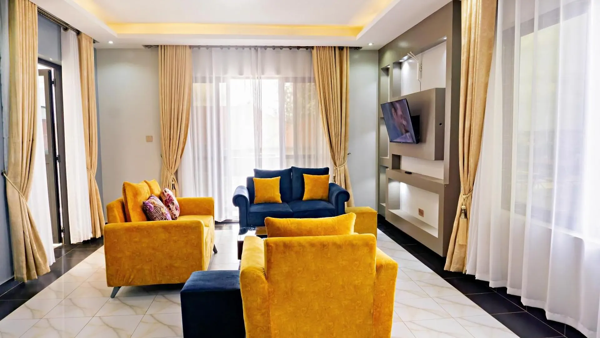 Crown Elegance Suites Kampala Apartment