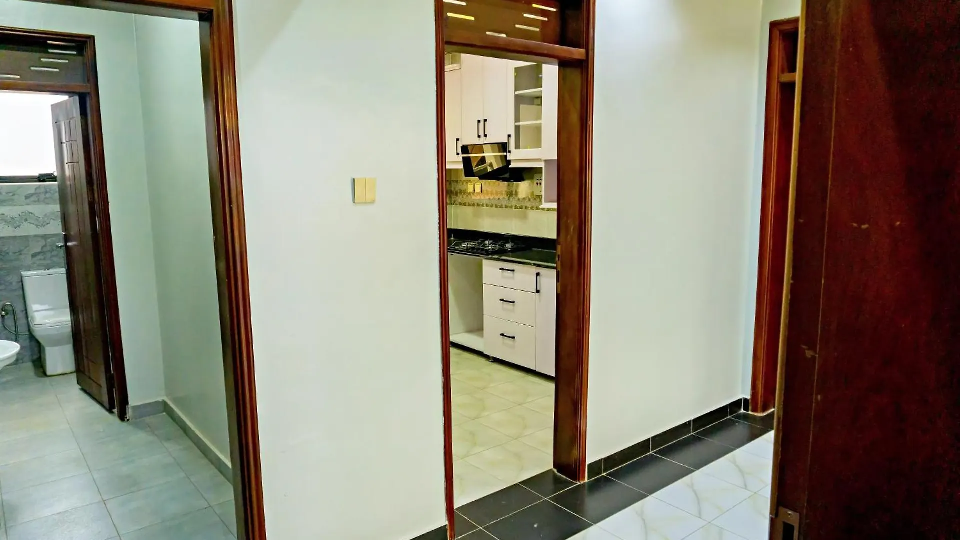 Crown Elegance Suites Kampala 0*,