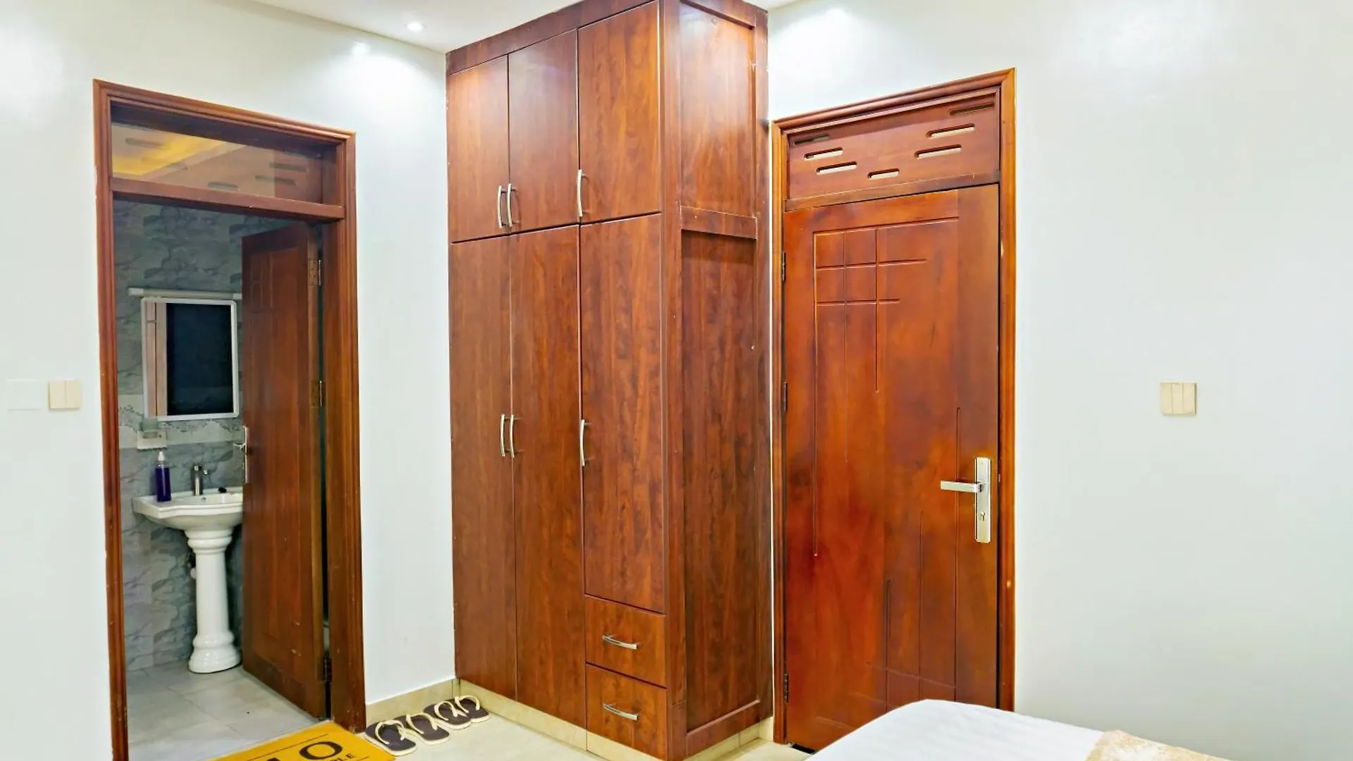 Apartment Crown Elegance Suites Kampala